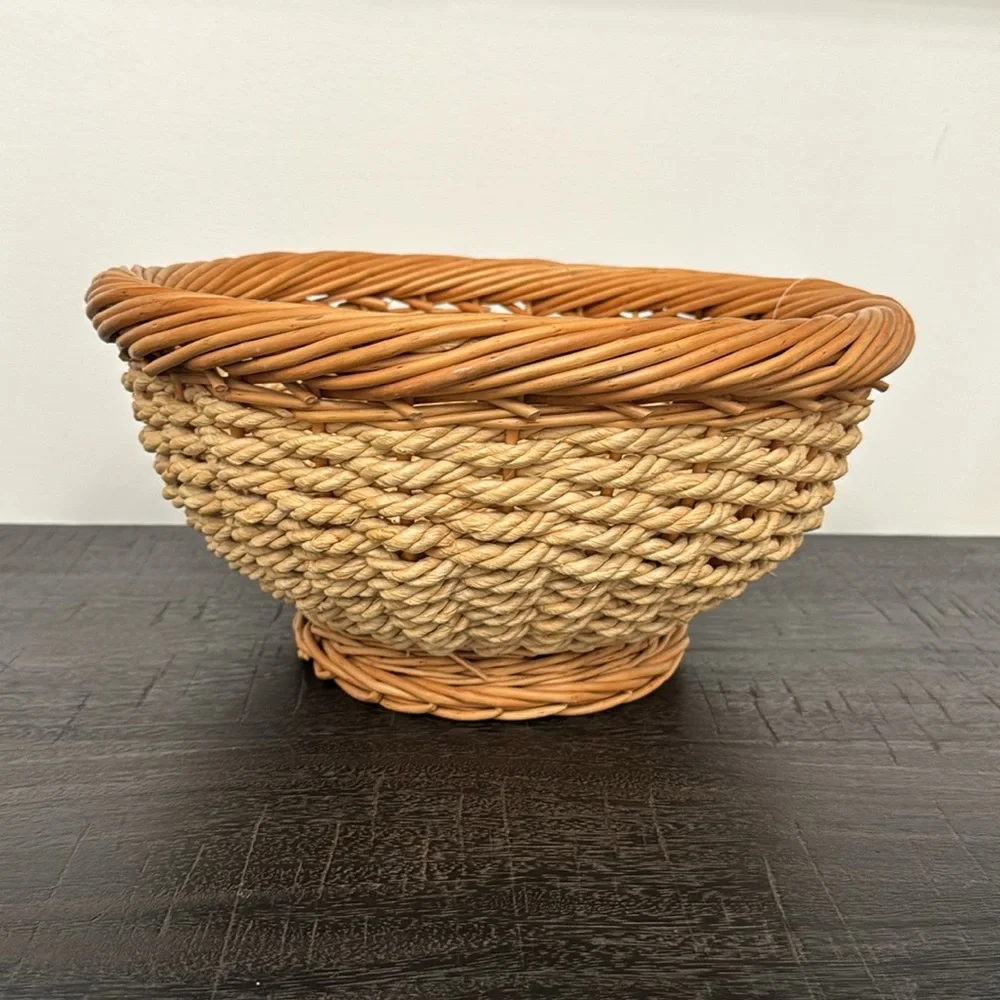 Vintage fNatural Woven fruits Basket